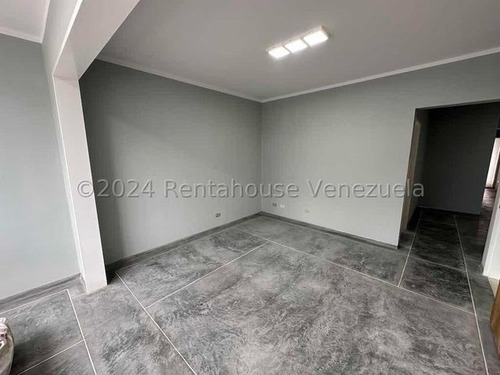 Qta. Galpón O Local En Venta Boleíta Sur #25-4215 Wendy Hoyer