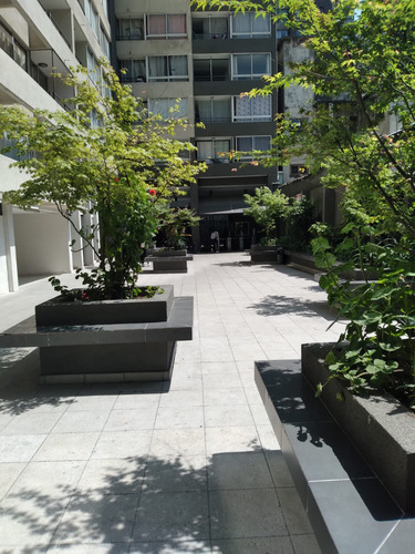 Arriendo Estudio Central ¡a Solo Pasos Del Metro Santa Ana!