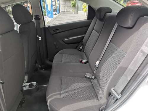 Imagen 10 de 13 de Chevrolet Aveo 1.6 Ls Aa Radio Airbag Facelift Mt 2017