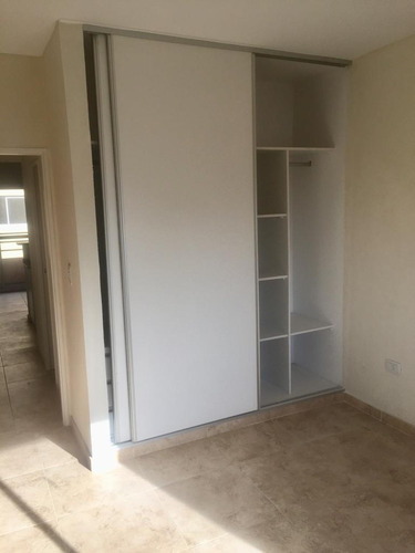 Imagen 4 de 14 de Departamento 2 Ambientes En Edificio