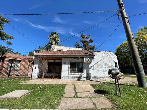 Esquina En Venta Con Dos Casas Diferenciadas 