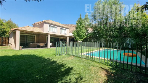 Preciosa Casa Con Excelente Ubicacin 4d, 3b Piscina Quincho 