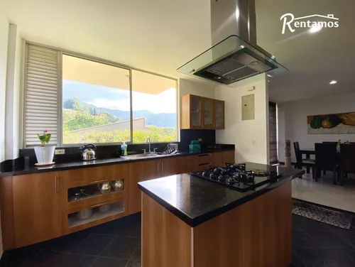 Casa En Arriendo En Loma Del Escobero. Cod A11426