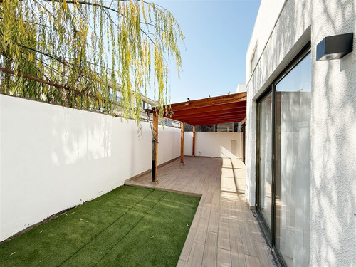 Casa En Arriendo De 4 Dorm. En Huechuraba