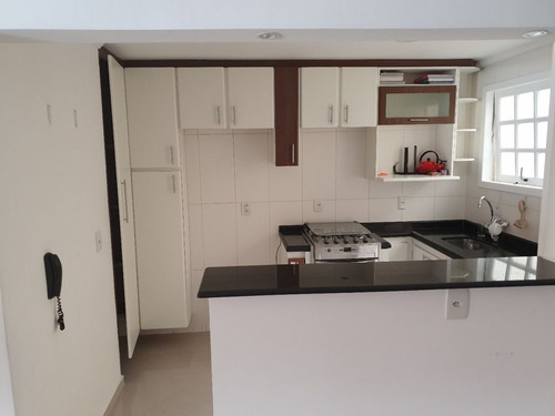 Imagem 2 de 8 de Casa Em Condominio - 2 Dormitórios E 2 Vagas De Garagem