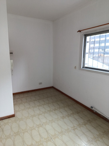 Venta Oficina Comercial De 2 Ambientes Con Baño Privado En Microcentro De Bariloche