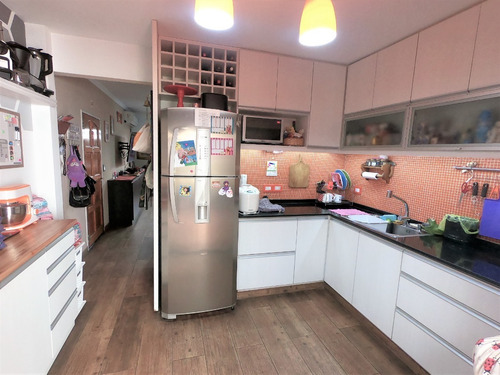 Triplex 108m2 Living, Comedor, Toilette, Cocina, Quincho (c/lav), Patio(c/parr), 3 Dor Y Baño. Video