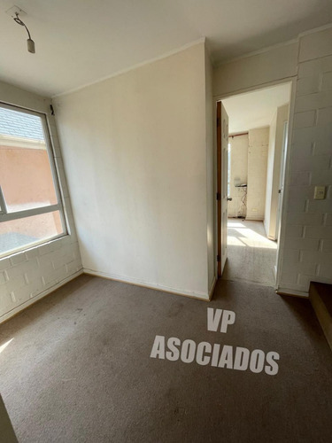Prop Adjudica En Remate Casa De 3 Pisos Con 3 Dorm Y 3 Baños