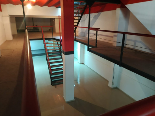 Casa De Gran Porte Para Local Comercial -pasos De 18 D Julio