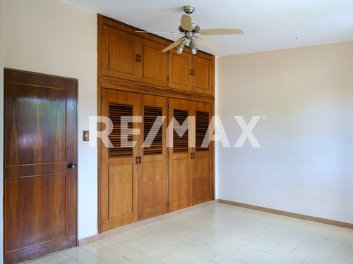 Imagen 2 de 13 de Casa En Clnas De Guataparo Cod:132198 Albert G. 04121444789