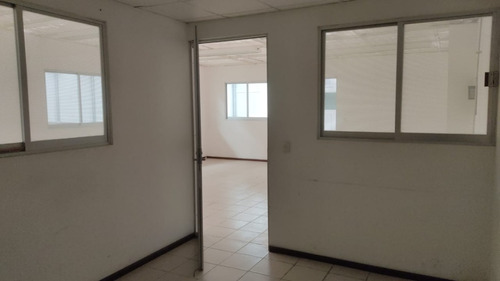 Renta De Bodega En Toluca 1250m2 Con Oficinas