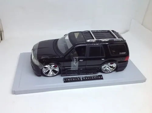 Miniatura Jada Toys 1/18 Lincoln Navigator - Rara! | MercadoLivre