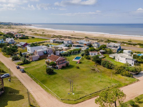 Venta Hermoso Terreno Esquinero A Una Cuadra De Playa Montoya