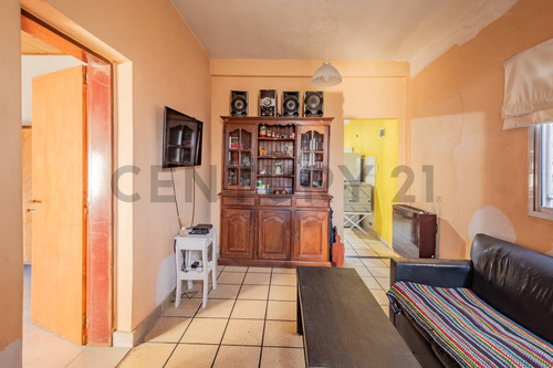 Casa De 3 Ambientes Con Jardín, Patio Y Terraza Lote Propio En Sarandí