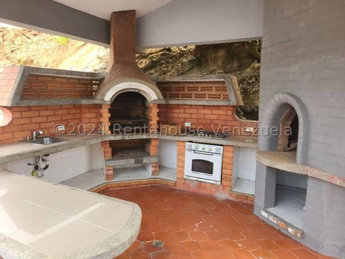 Casa Moderna Totalmente Remodelada, Con Amplios Espacios Iluminados Colinas De Guataparo 24-23018