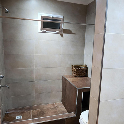 Casa En Venta - 4 Dormitorios 3 Baños - Cochera - 310mts2 - Morón