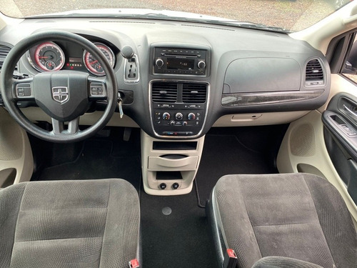 Imagen 2 de 15 de Dodge Grand Caravan 2018 3.7 Se At