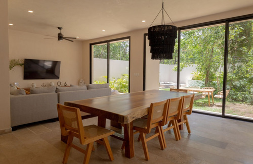 Villa De 4 Recamaras, Alberca Privada, Acabados De Lujo, Cuarto En Planta Baja, Pre-construccion En Venta Aldea Zama, Tulum.