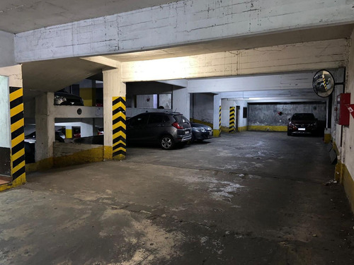 Imagen 4 de 5 de Venta- Cochera En Barrio Centro.