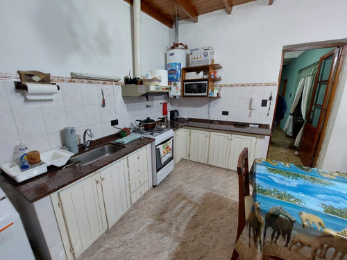 Hermosa Casa De 3 Habitaciones En Pleno Centro De La Ciudad