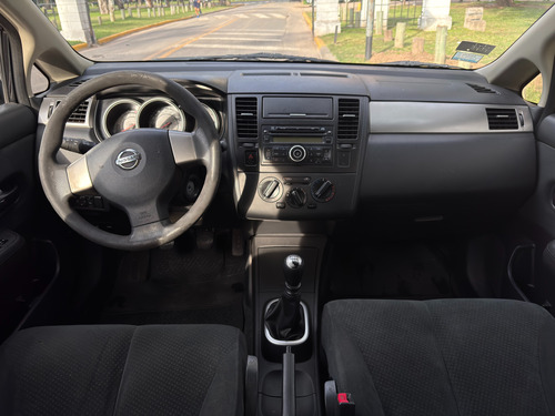 Nissan Tiida 1.8 Visia 5 p