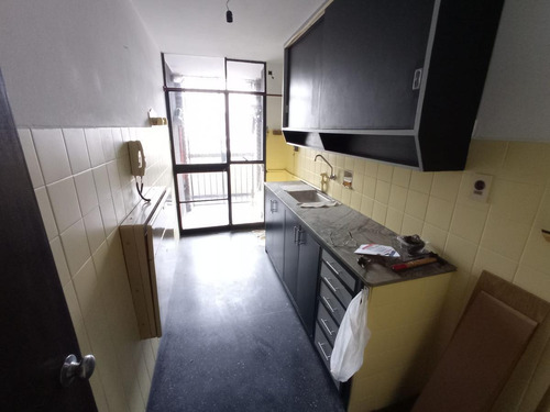 Imagen 5 de 14 de Apartamento - Av. Italia Frente A Shop. Plaza Italia!