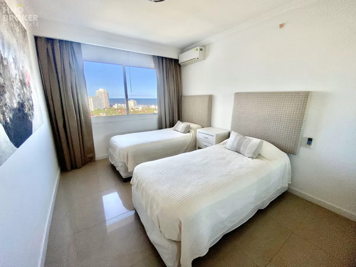 Apartamento En Venta De 2 Dormitorios Y Medio - Playa Mansa