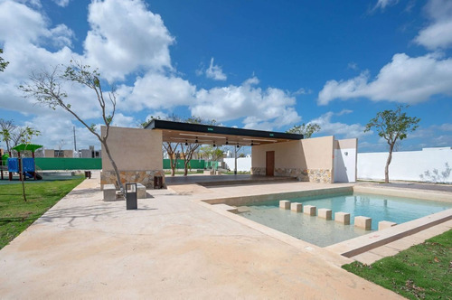 Casa En Venta Con Paneles Solares Macora 86 , Cholul, Privada