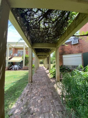 Imagen 7 de 19 de Duplex De 3 Amb En Club Privado Del Bosque - Parque Leloir.