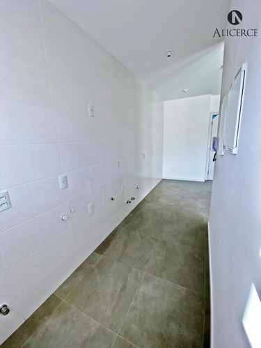 Apartamento 2 Dormitórios Em Coqueiros! - 2492