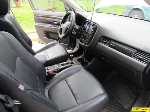 Mitsubishi Outlander At 2.4 4x4 7p