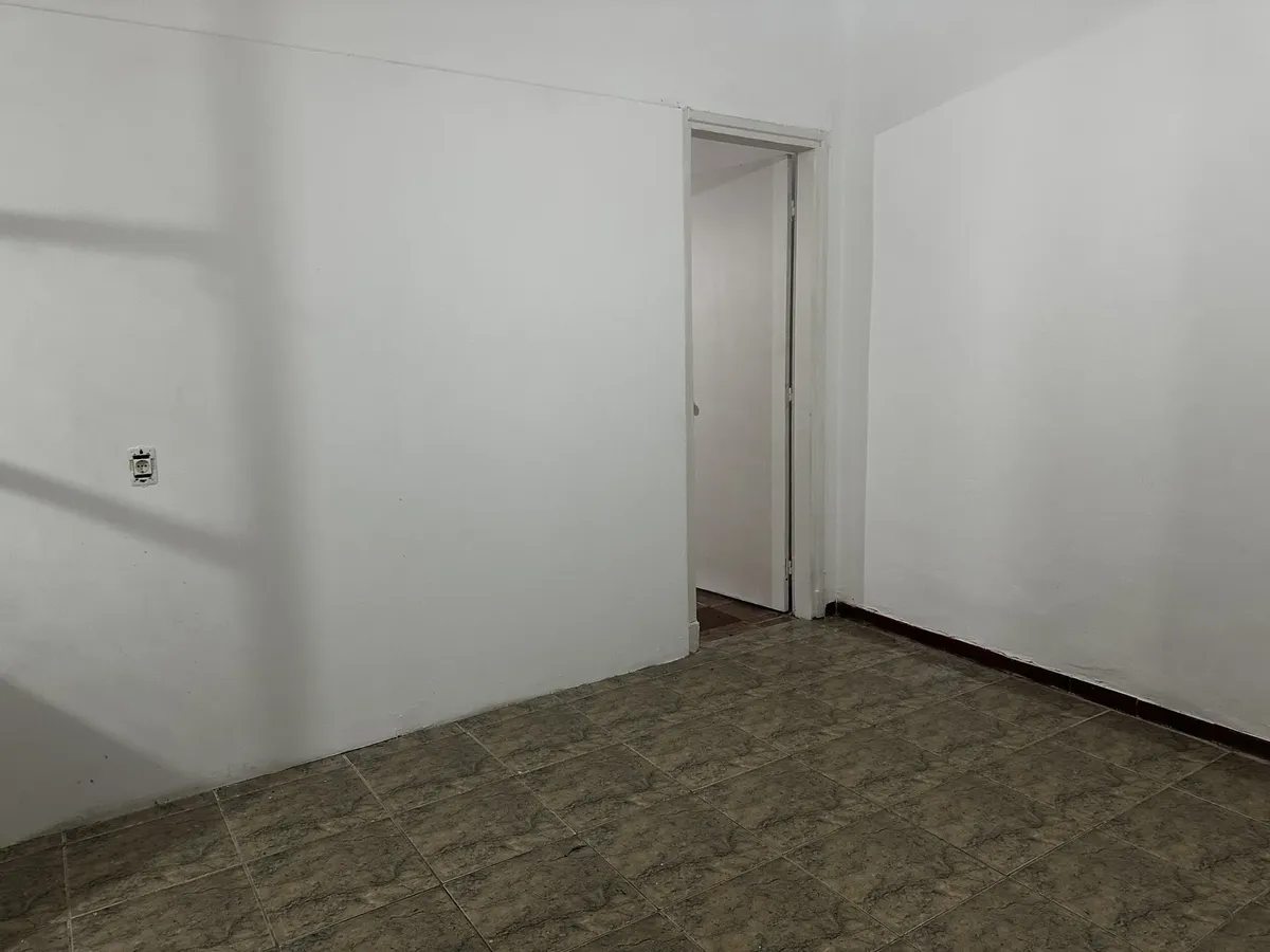 Apartamento En Pb , Zona Facultades , Por Corredor , Patio Interno, 2 Ambientes · Foto 3