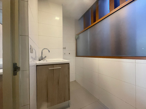 Depto. Frente A Metro Los Dominicos. 2 D+2 B. Cod 41100