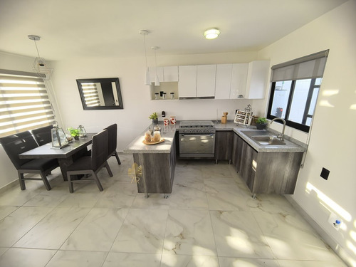 Casa Nueva En Zaru, Querétaro Moderno Con Recámara En Pb