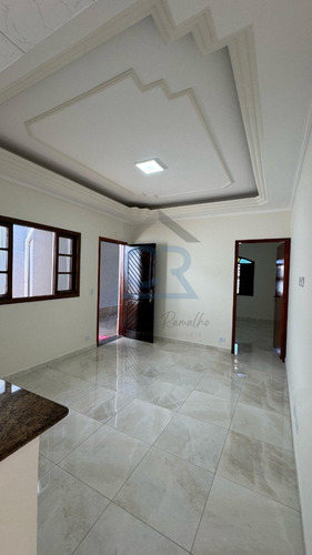 Venha Visitar Essa Linda Casa Geminada Com Dois Quartos, Sendo Um Suíte E Um Banheiro Social , 02 Vagas Garagem , Área De Serviço , Espeço Gourmet , Muito Bem Localizado Em Bairro Residencial !