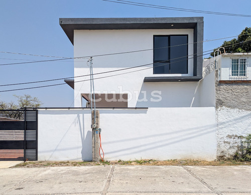 Casa Con Alberca En Venta En Fraccionamiento En Oaxtepec, Morelos