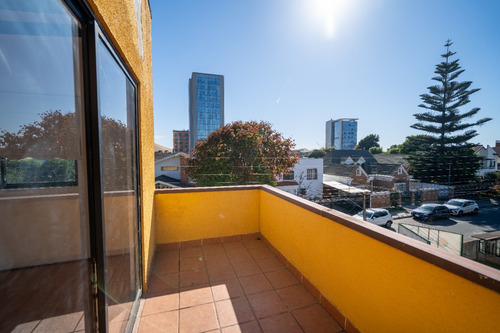 Gran Casa De Dos Pisos En Excelente Sector De Concón