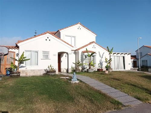 Casa En Venta De 4 Dorm. En La Serena Golf