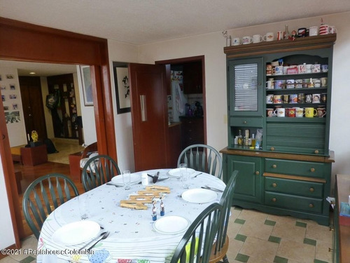 Apartamento En Santa Barbara Rah Co: 21-1755