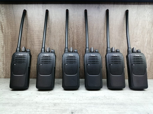 6 Radios I-com Modelo Ic-f1000 Y Base Cargador
