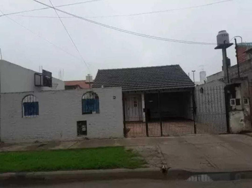 Casa En Venta - 4 Dormitorios 1 Baño 3 Cocheras - 500mts2 - La Matanza