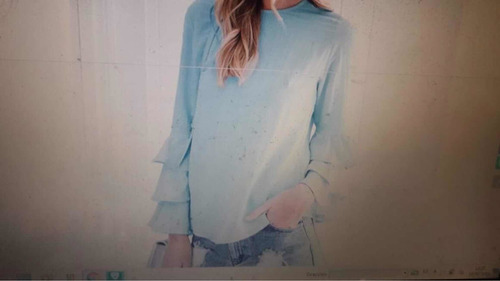 Blusa Manga Larga Con Vuelos Talla Small Color Celeste