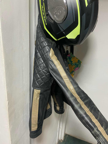 Royal Enfiel Meteor 350 Con Chaqueta, 2 Cascos Y Protección.