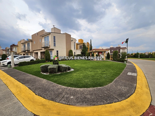Casa En Venta En Toluca, Fraccionamiento Las Misiones