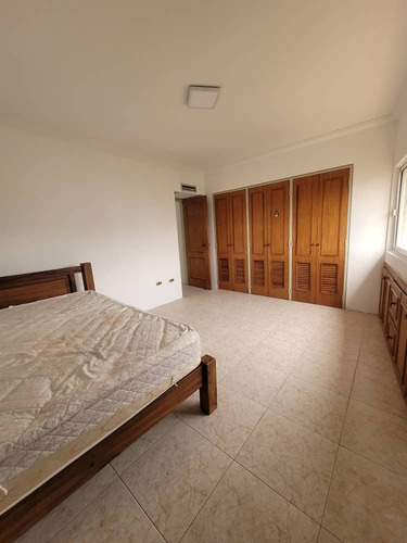 Apartamento En Venta Los Mangos Valencia, Con Planta 100% Y Pozo. Excelente Ubicación Con Una Deslumbrante Vista, Cerca De Colegios, Clínicas, Supermercados Y Sitios De Interés. Dapo