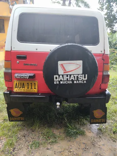 Vehículo En Perfecto Estado 4x4 Con Bajo Todo Le Funciona