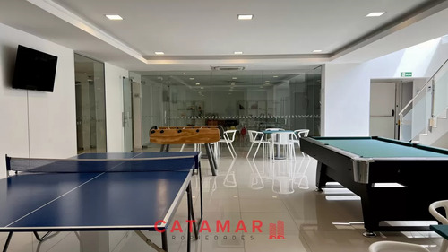 Departamento De Dos Dormitorios Habitación De Servicio Lavadero Torre Esmeralda Playa Brava Punta Del Este.