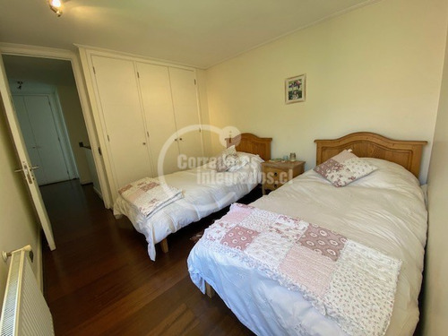 Casa En Venta De 4 Dorm. En Lo Barnechea Condominio