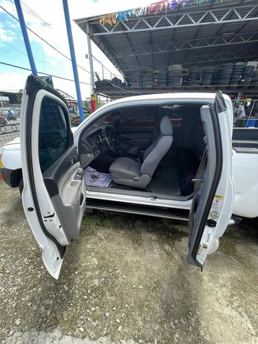 Imagen 3 de 14 de Toyota Tacoma Americana