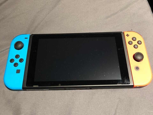 Nintendo Switch 32 Gb + 4 Controles + 4 Juegos. Impecable!!